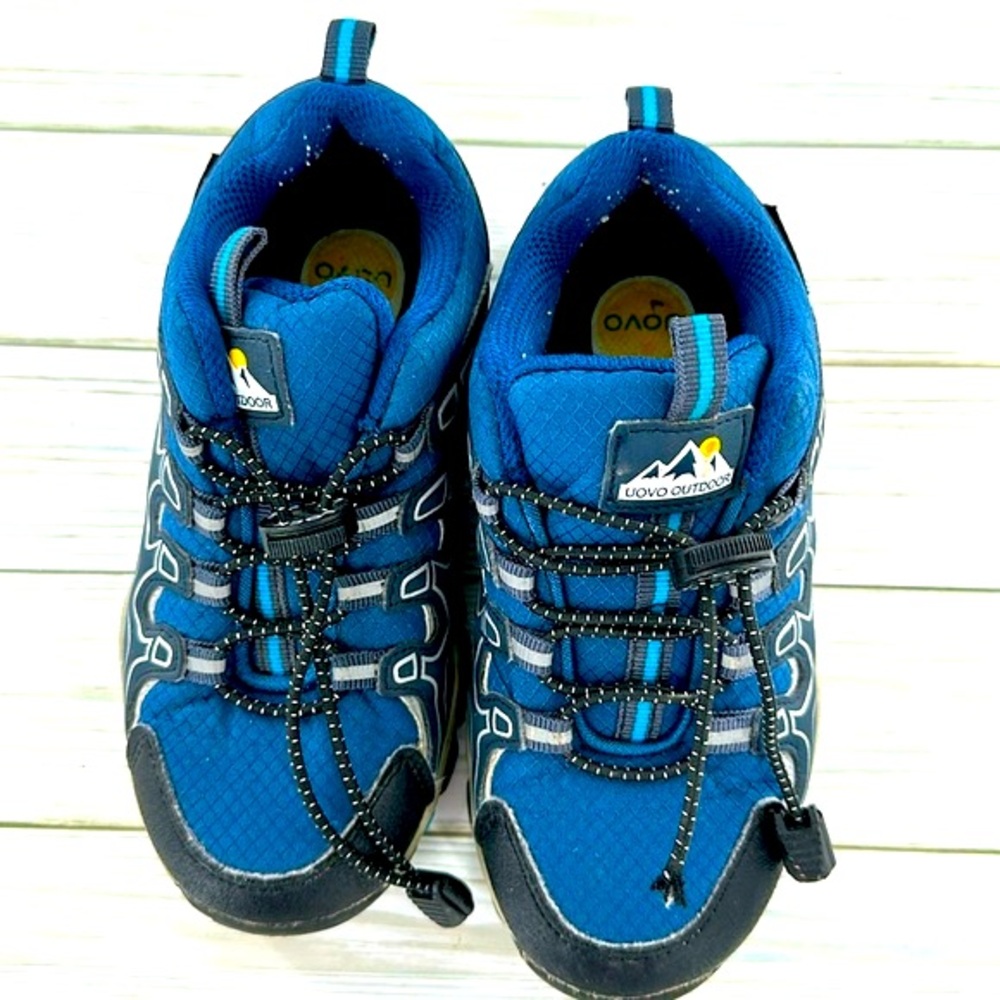 Uovo Outdoor elastic no tie shoes. Size 31